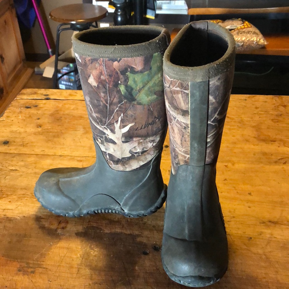 Redhead durable boots size 11 kids.